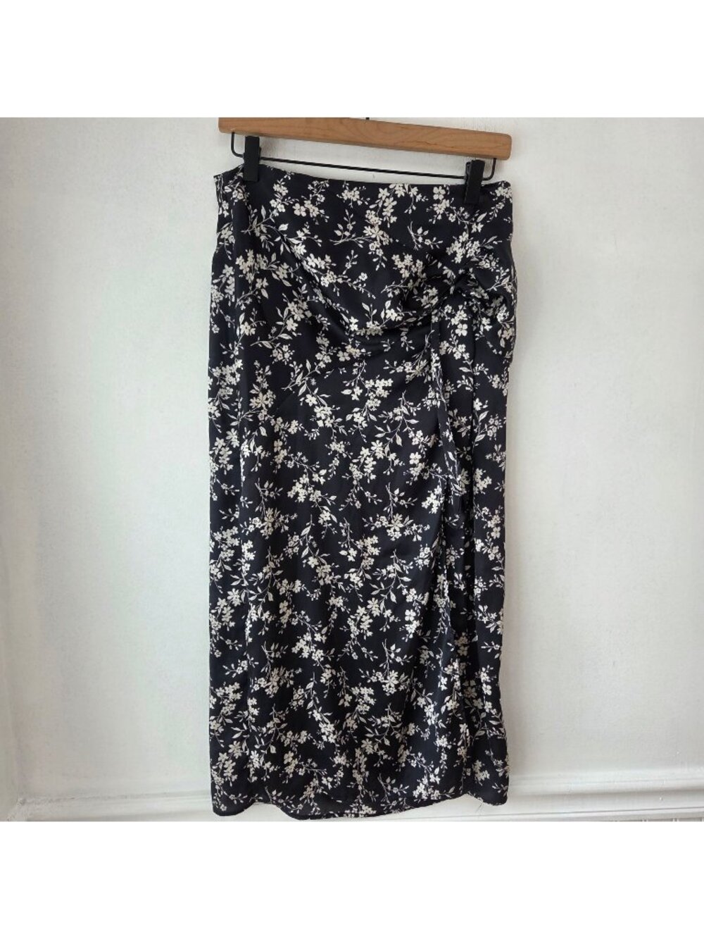 NWT Zara Black Floral Midi Skirt Career Cocktail Women's M - Picture 1 of 11